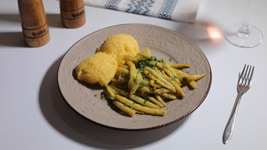 Poza cu Păstăi post cu mămăliguță și usturoi